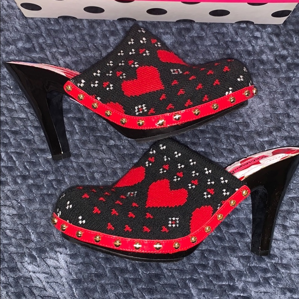 BETSEYVILLE LESLIE CLOG